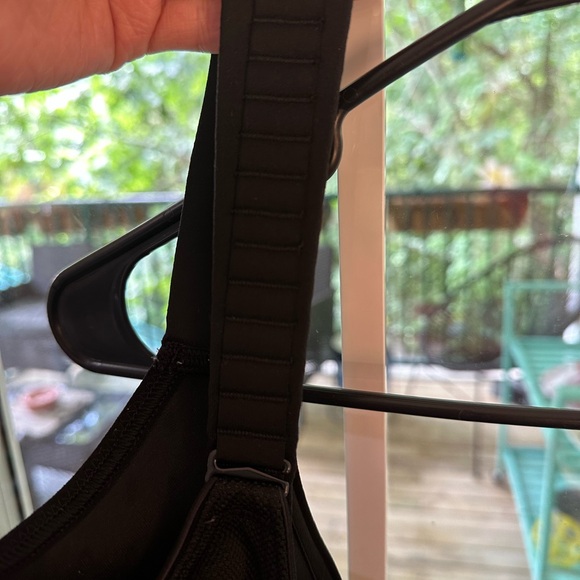 LIVI Max Support Wicking Underwire Sports Bra - Picture 10 of 10